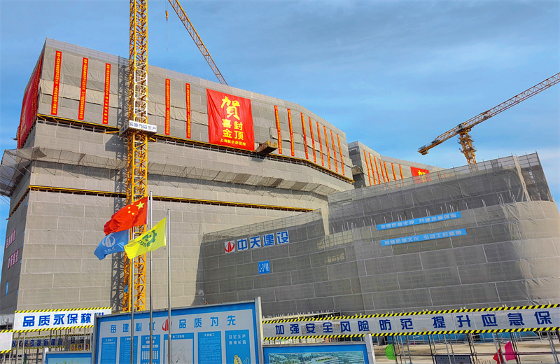 2024年10月30日，利来w66三建上海新华泰医院项目主体封顶。